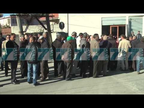 VIJOJNE PROTESTAT NE FIER KUNDER LANDFILLIT TE MBETJEVE - News, Lajme - Kanali 7