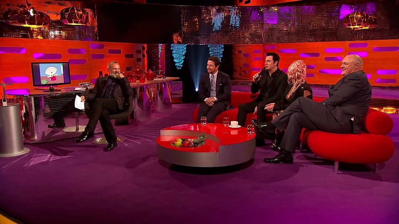 Seth MacFarlane Sings Cyndi Laupers Greatest Hits As Stewie and Peter Griffin