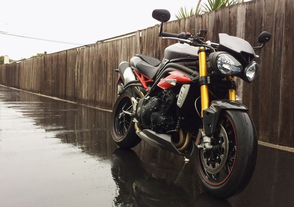 MC Commute - 2016 Triumph Speed Triple R
