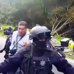 Encuentran cuerpos sin vida en la México-Toluca - Federales arrestan a reportero