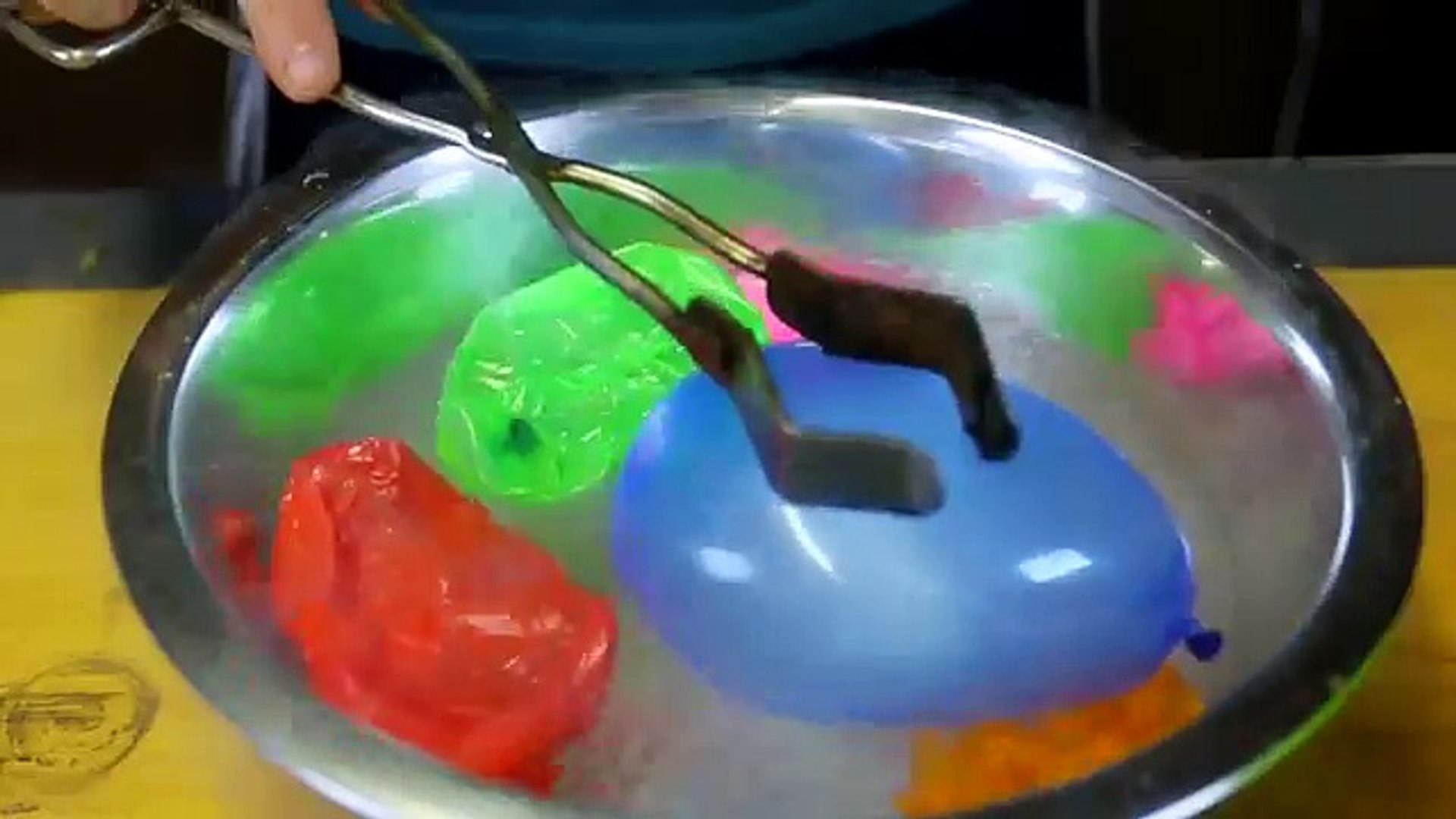 Mira lo que sucede si congelas globos con nitrógeno líquido - Vídeo  Dailymotion