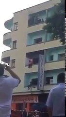 Sauvetage spectaculaire d'un homme qui s’apprêtait à se suicider