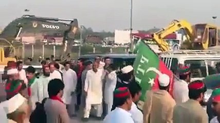 Not just 100s but Thousands heading towards Islamabad - Fresh Footage from Swabi