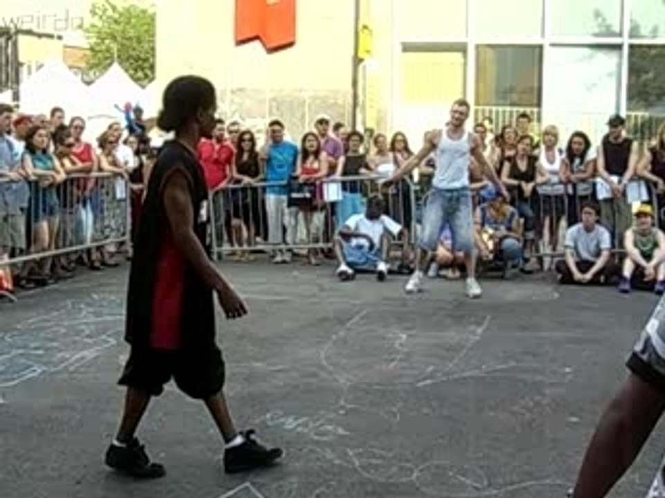 battle footwork montreal 2007 - bboy dingo vs flash