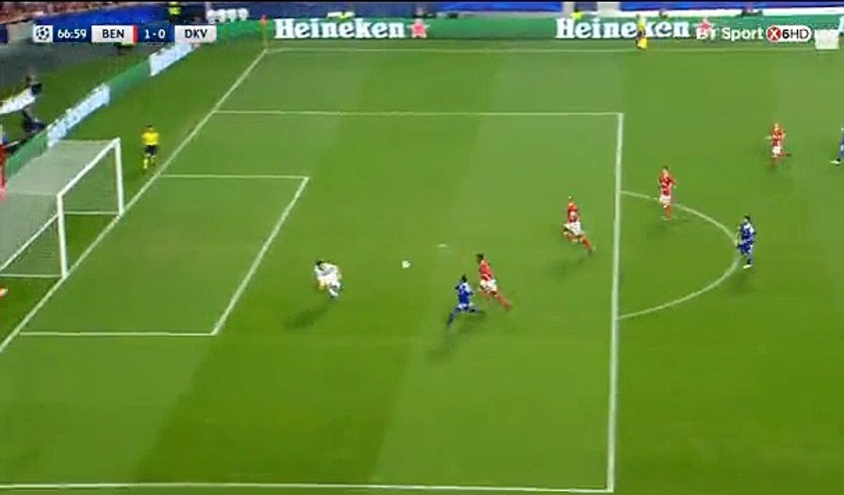 Moraes J. Penalty missed  HD Benfica 1 - 0 Dyn. Kiev  01.11.2016 Champions League
