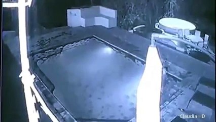 CROCODILE JUMPS INTO HOTEL SWIMMING POOL