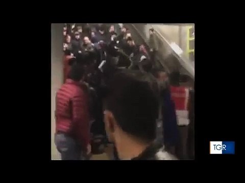 CHAMPIONS LEAGUE - BESIKTAS - NAPOLI 1-1 - TIFOSI NAPOLETANI AGGREDITI IN METROP