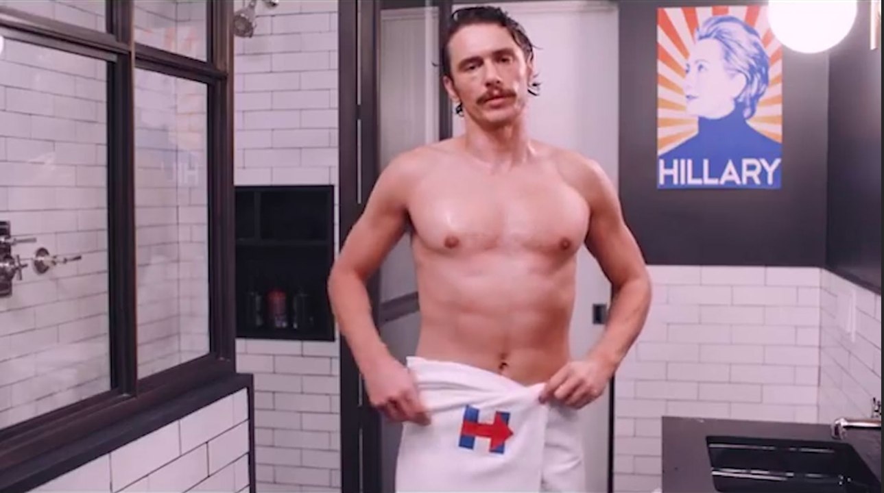 James Franco se met torse-nu pour soutenir Hillary Clinton