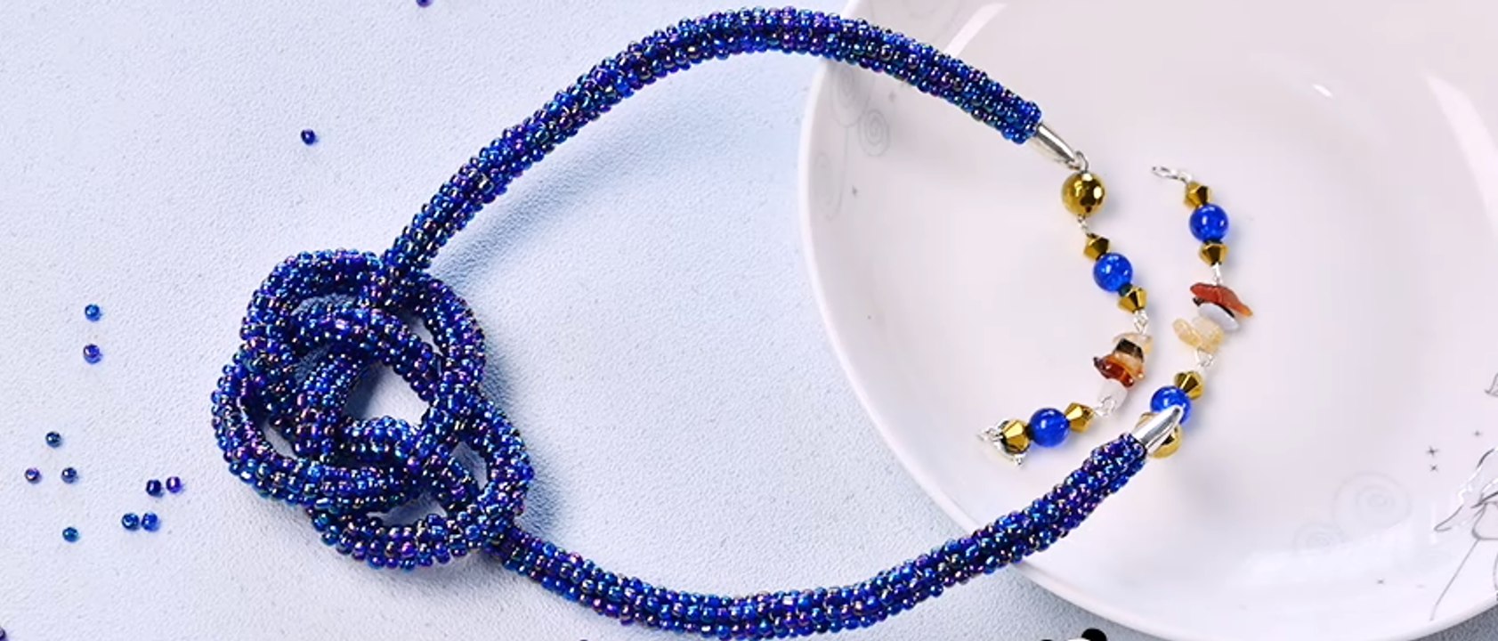 Vidéo 63 (P) Instructions sur la fabrication d'un collier avec perles de rocaille