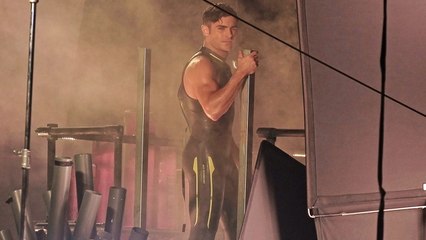 Zac Efron Shows Off Muscle During 'Baywatch' Re-Shoots