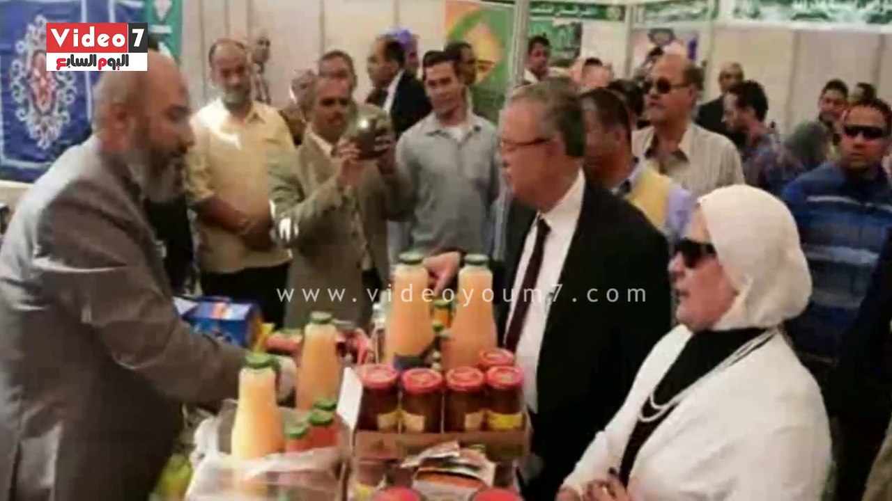 بالفيديو..محافظ المنيا يفتتح معرض الصندوق الإجت...