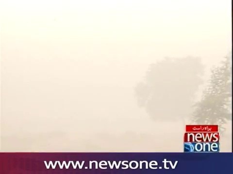Heavy fog engulfs Lahore and its surrounding areas