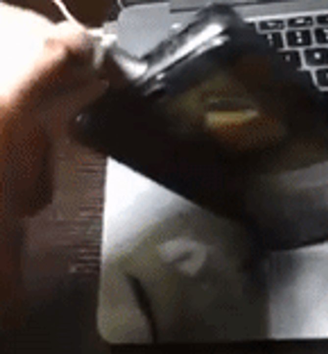 Samsung Galaxy Note 7 Explodes, Chars MacBook