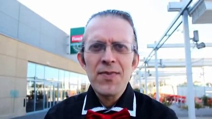 L' artista più trash che avete mai visto! Ma fa sul serio