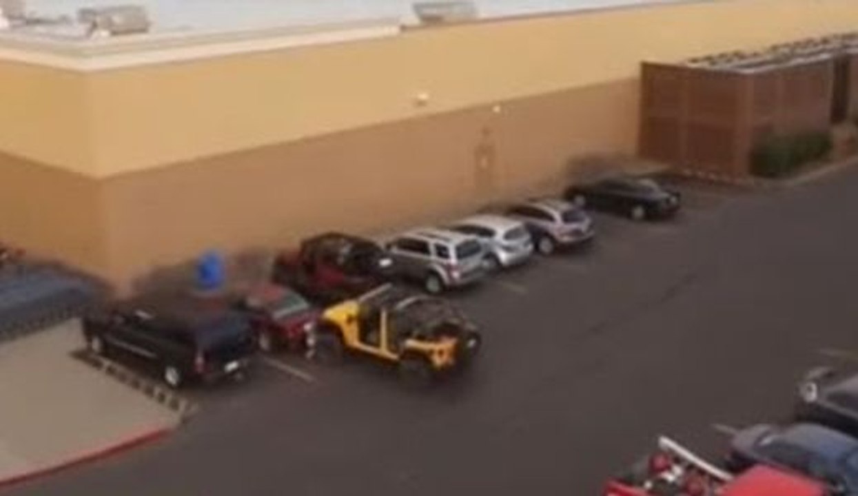 On lui vole sa place de parking, il va déplacer...