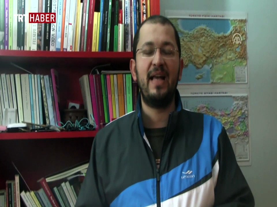 Van kedisi, annesiz kalan yavruları emziriyor