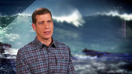 A rogue wave knocks several off of their feet in #Crimea! Watch the video to know more!