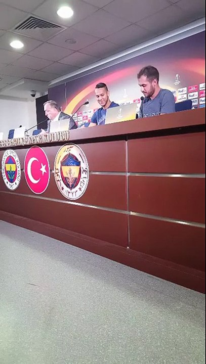Fenerbahçe - Manchester Unites Maçı Öncesi  Dirk Advocaat ve  Josef de Souza'nın Basın Toplantısı Düzenledi