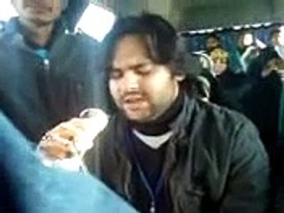 Apne shabbir ko seenay se lagalo amma