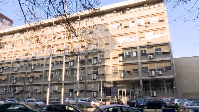 Edhe një shqiptarë largohet nga ESHS: “Nuk mund ta duroja më nënçmimin”