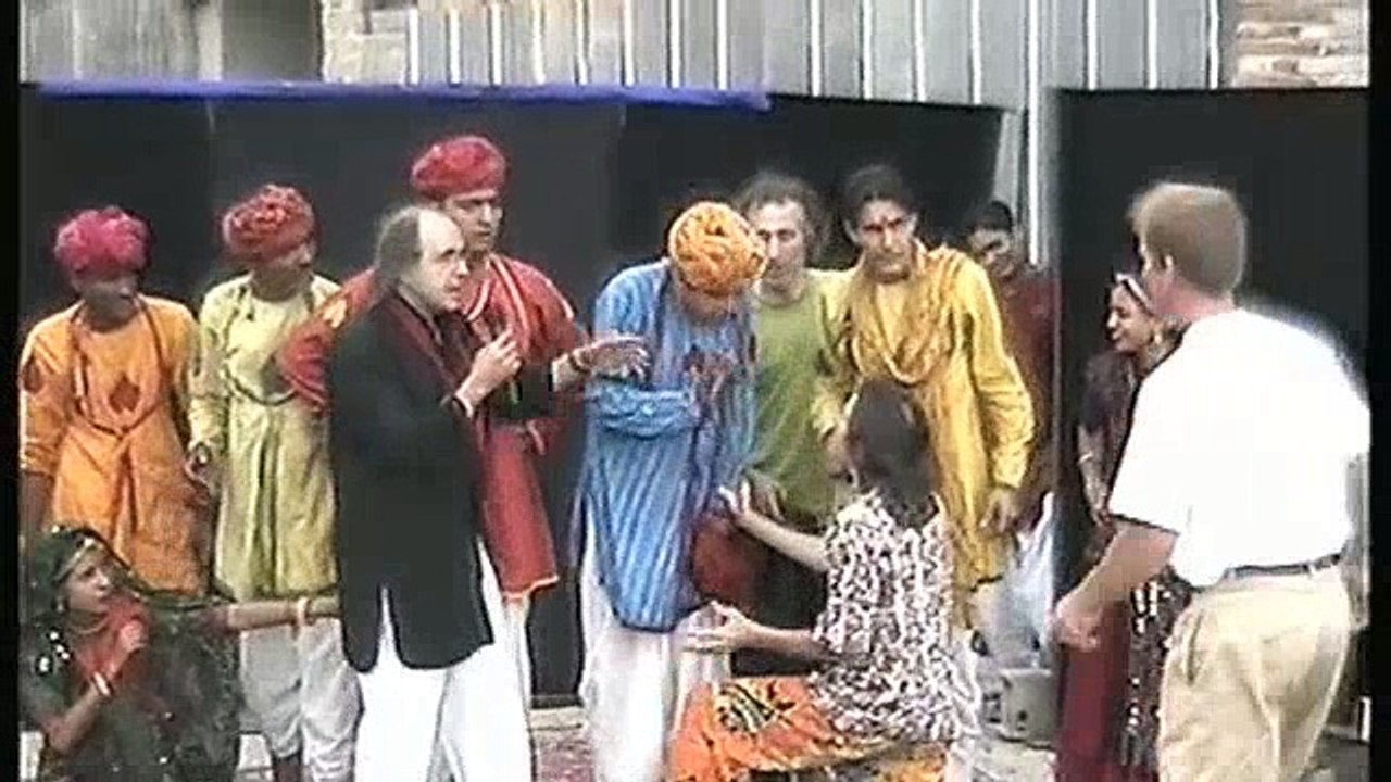 THEATRE INDIEN A EMMAÜS 82