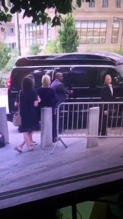 Hillary hat Allergien mit einem Hauch von Rinderwahn