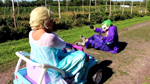 Frozen Elsa Gets RAINBOW LIPS! (Spiderman Rapunzel Ariel Joker Maleficent Toys! Superheroes)