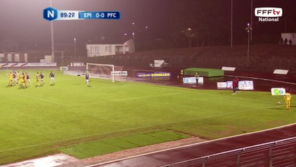 Corner, la tête passe tout près!