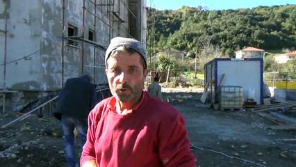 GENÇLİK MERKEZİ'NDE MAAŞLARINI ALAMAYAN İŞÇİLER