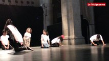 Quimper. Jeunes danseurs de l'atelier sur scène