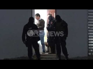 Ora News – Zbulohet magazina me drogë në Rrëshen, shoqërohen 15 persona