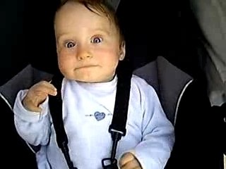 Celian dans sa poussette [8 mois et demi]