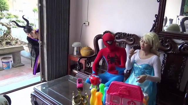 1.2.3. Fly Spiderman vs catwomen vs venom Funny Pranks Frozen Elsa Fun Superheroes