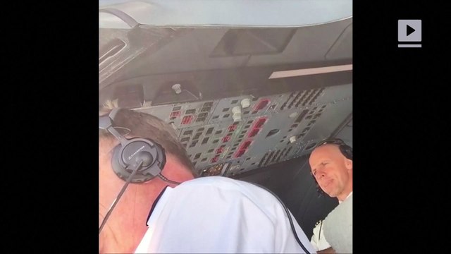 Pilot stuns girlfriend with marriage proposal mid-flight