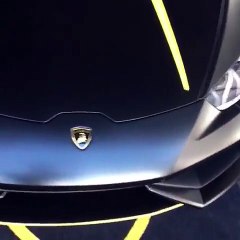 Cristian Casa Blanca muestra su nuevo Vehículo que acaba de llegar un al pais un huracán convertible.