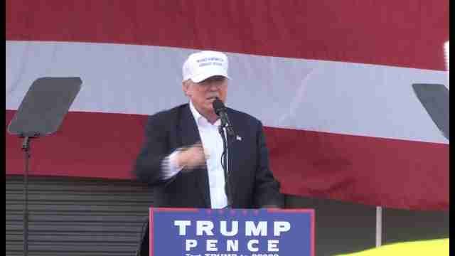 Trump pide a sus seguidores en Florida que voten como si estuviera perdiendo