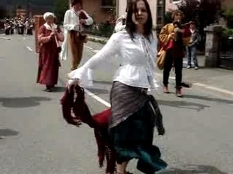 Moriganne la sorcière médiévale danse