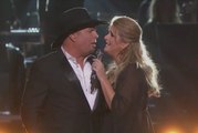 2016 CMA Awards -- Trisha Yearwood and Garth Brooks