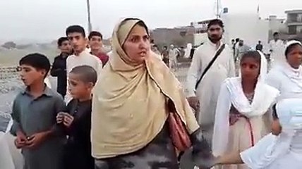 Women Blast On Nawaz Sharif on Live Camera Watch Video
