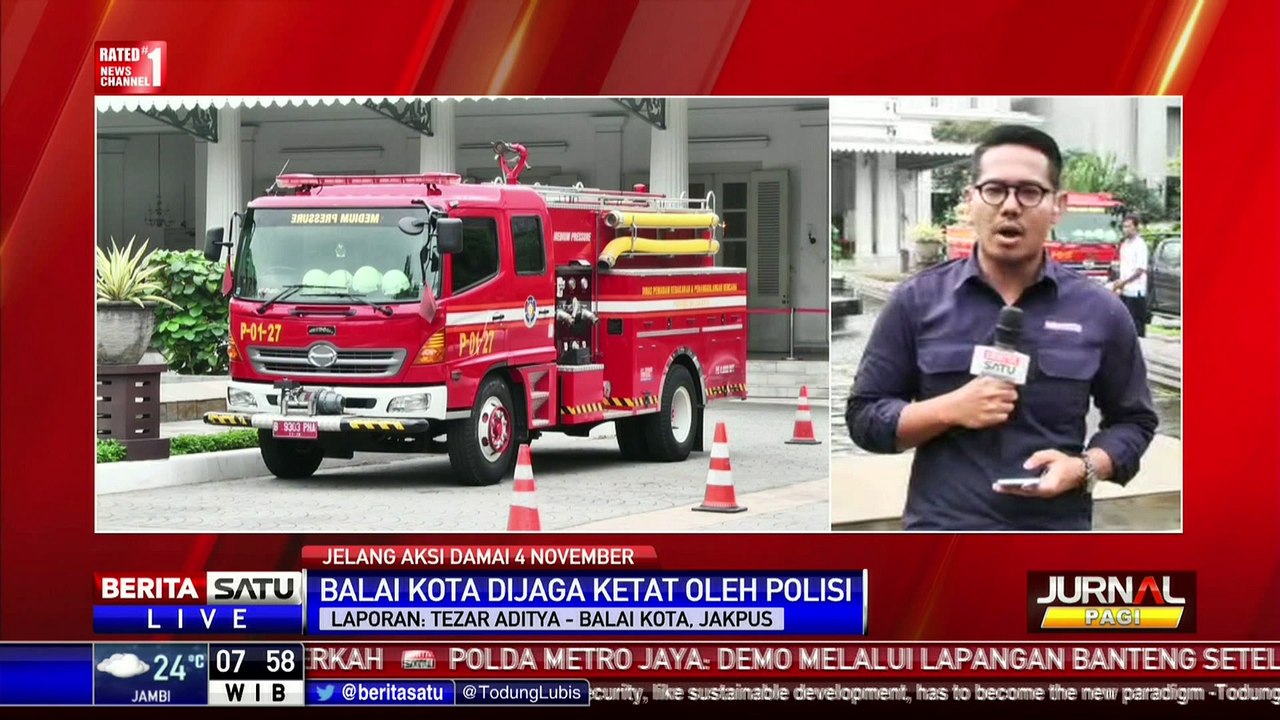 Balai Kota Dijaga Ketat Polisi, Aktivitas Pegaw...