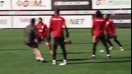 Wesley Sneijder'den Bruma'ya şaka yollu tokat!