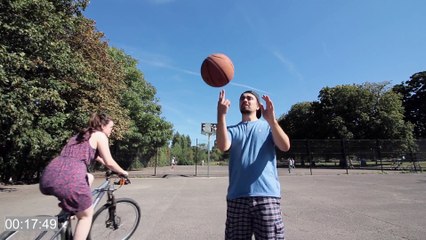 Apprendre à faire tourner un ballon sur un doigt en 4h !