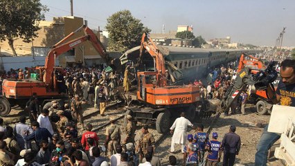 Al menos 21 muertos tras el choque de dos trenes en Pakistán