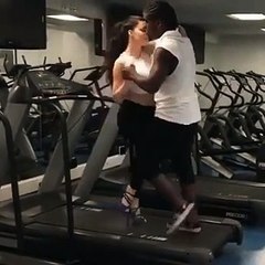 Ce duo réalise une chorégraphie époustouflante sur un tapis de course