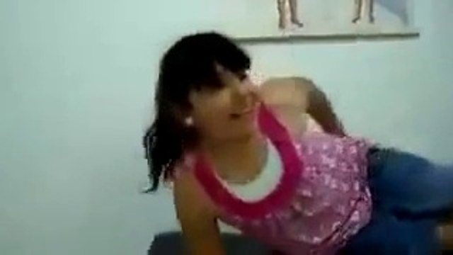 جو کہتا ہے مجھے ہنسی نہی آتی وہ ایک بار ضرور دیکھے اس بیچاری کے ساتھ تو ظلم ہو گیا