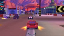Cars 2 le film Disney - Flash McQueen fait la course dans Radiator Springs