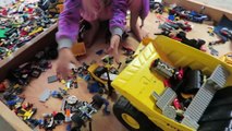 Toy Trucks Clean Up Legos-XNwXyDCe4vY