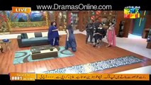 How is the Bump See What Sanam Jung Replied on Ayesha Omer's Question