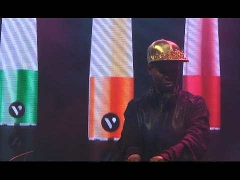 Napoli - Skin infiamma Piazza Dante (02.11.16)