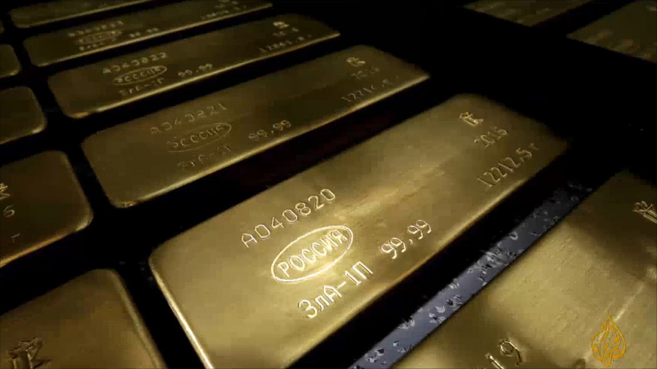 العلاقة عكسية بين أسعار الذهب والدولار